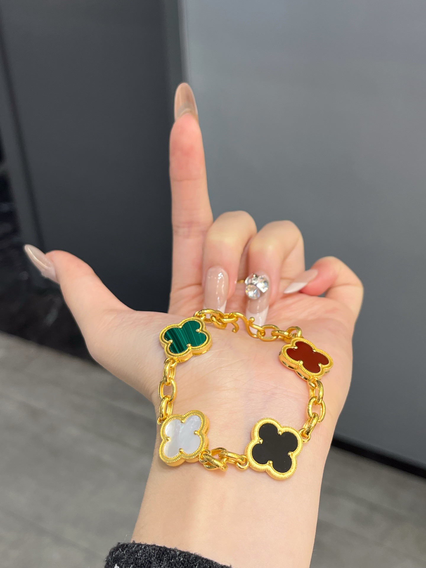 足金5G四叶草玛瑙手链颜色可自选
